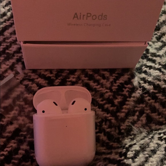 Airpods 2nd Gen wireless headphones - Picture 1 of 7